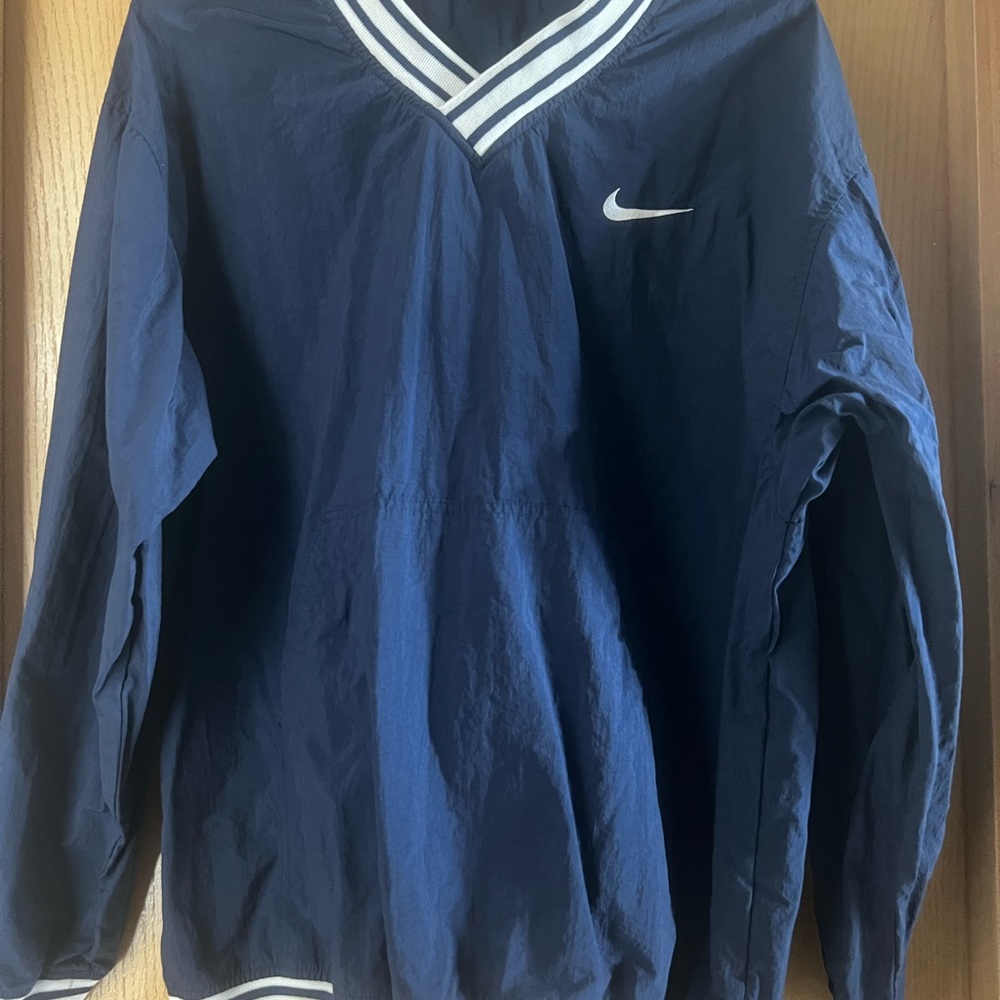 Authentic Nike windbreaker from the 90s. Good condition.